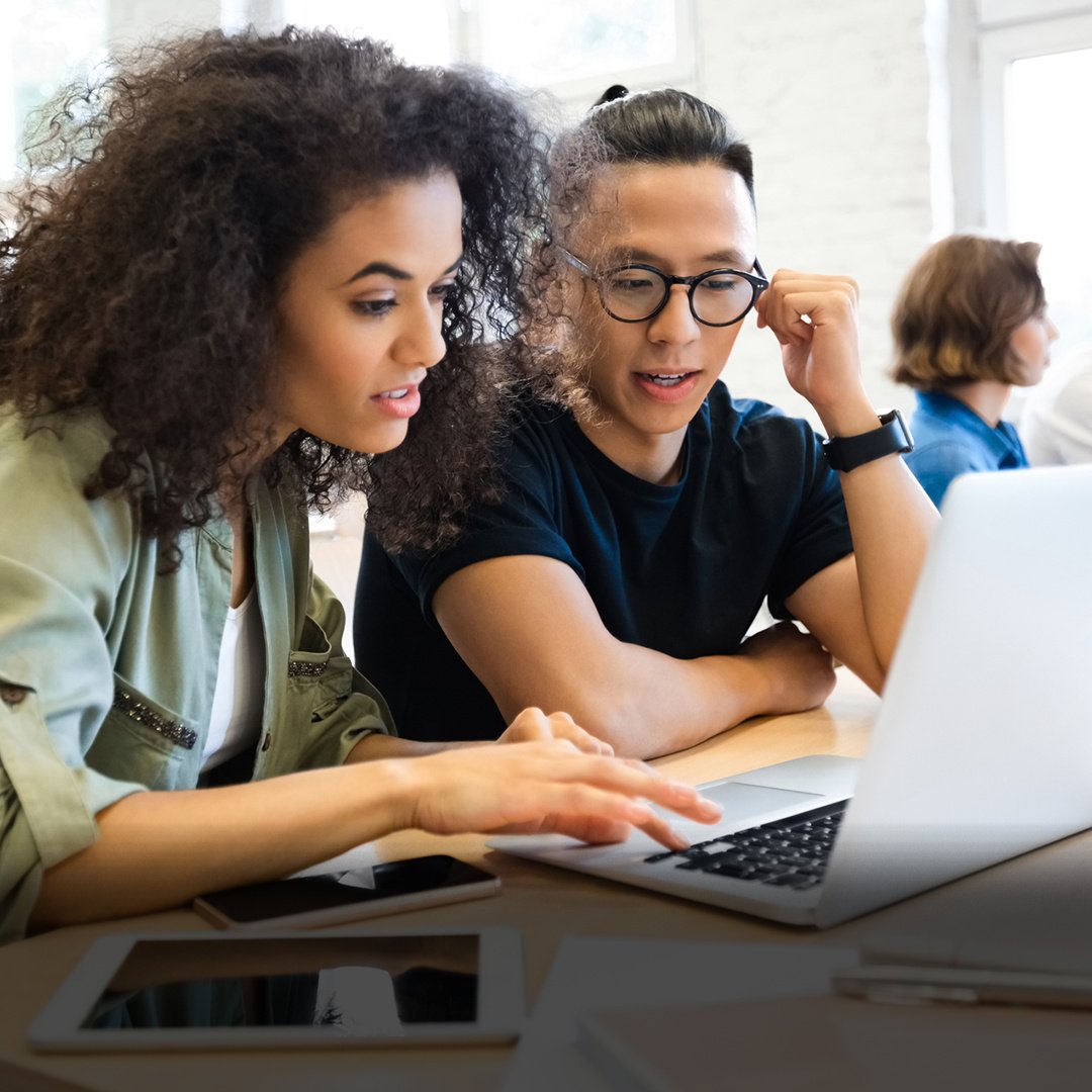 Students online iStock-1323851976
