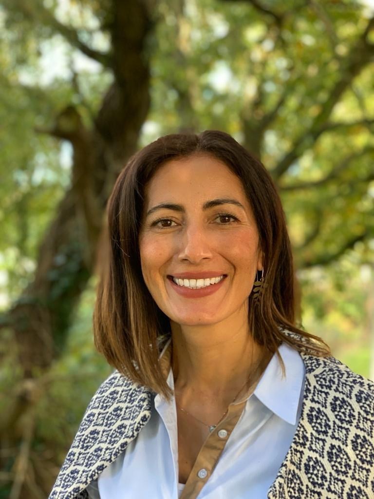 Sirin Myles_bio photo